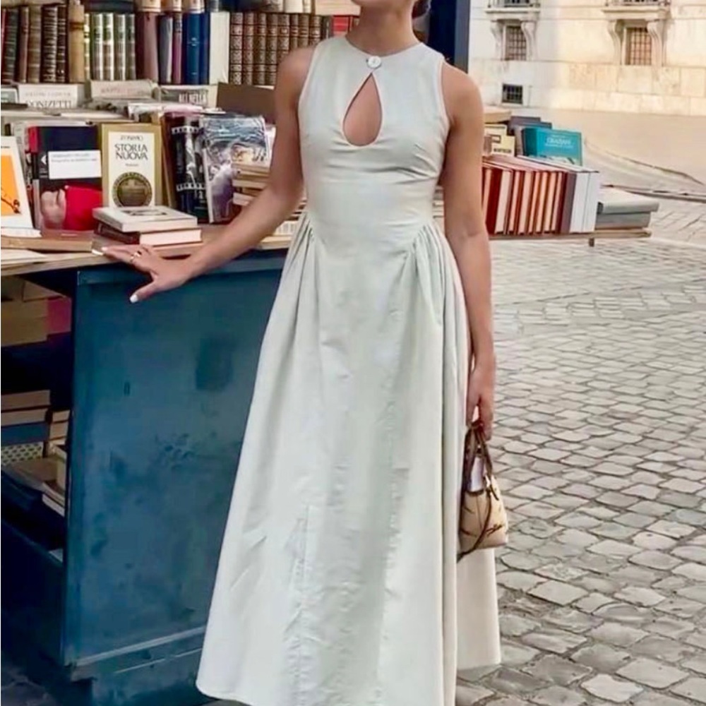 Elegant Cream Sleeveless Dress
